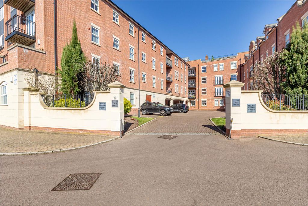 2 bed flat for saleArmstrong Drive, Worcester WR1