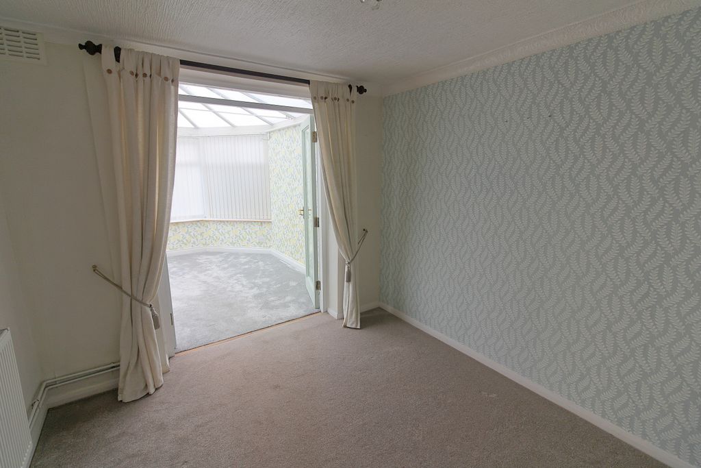 4 bed semi-detached house for saleFerndale Road, Thurmaston, Leicester LE4 photo 5