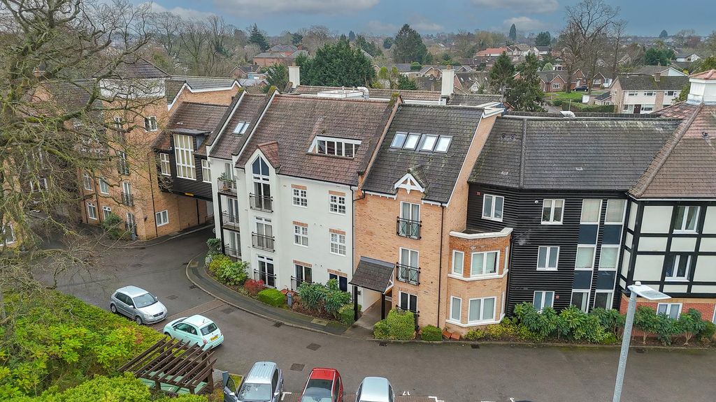 2 bed flat for saleHermitage Court, Honeywell Close, Oadby, Leicester LE2