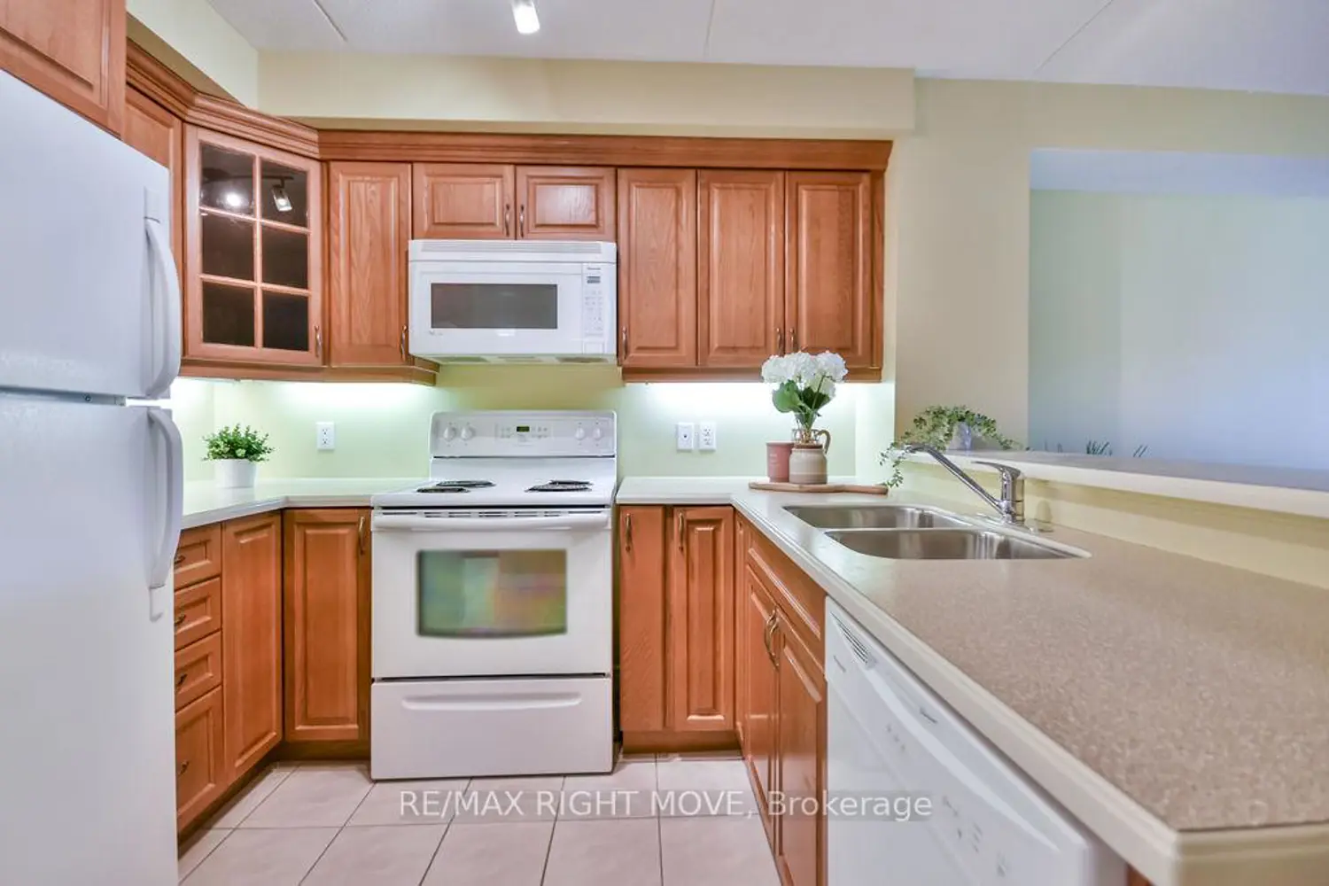 Additional image 5 of 486 Laclie Street 313
