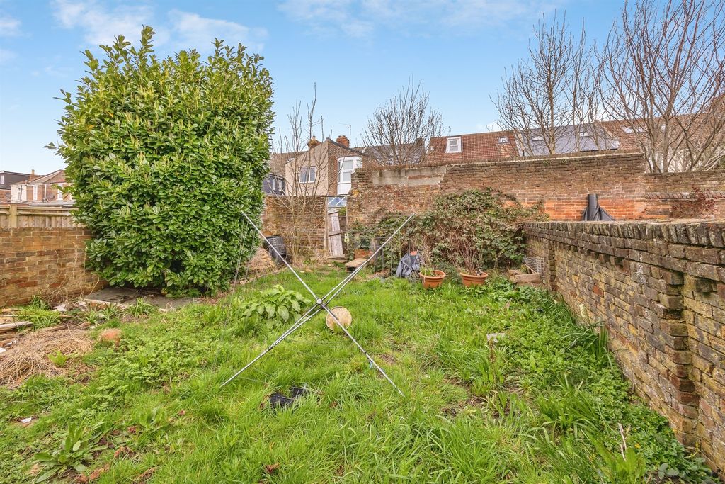 Additional image 9 of 2 bed flat for saleNorth End Avenue, Portsmouth PO2
