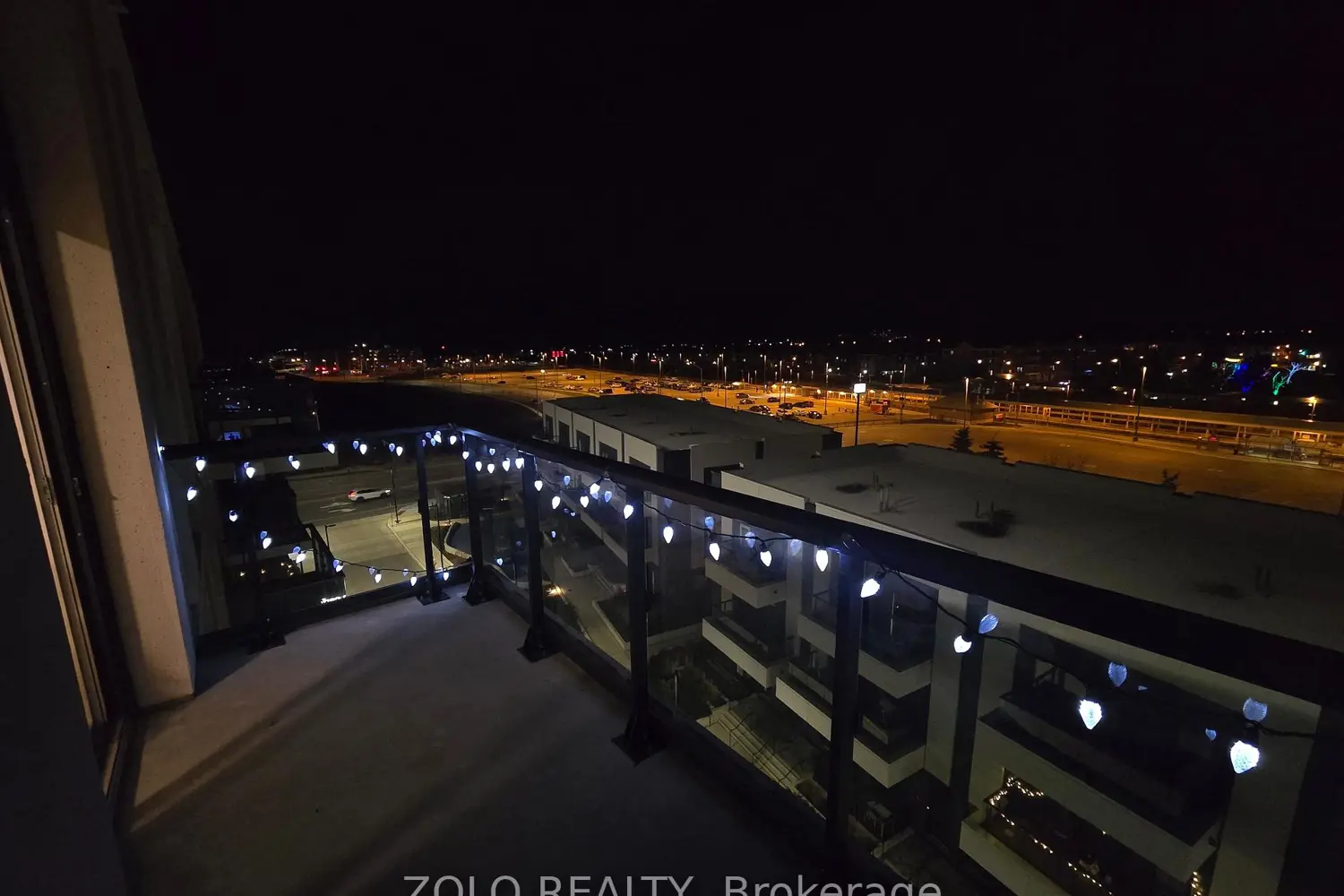 Additional image 4 of 10 Lagerfeld Drive 604