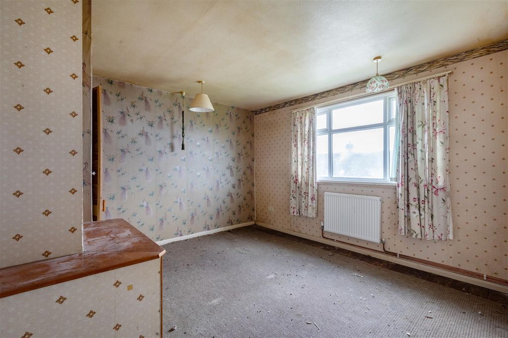 Additional image 6 of 3 bed property for saleDeerhurst Crescent, Portsmouth PO6