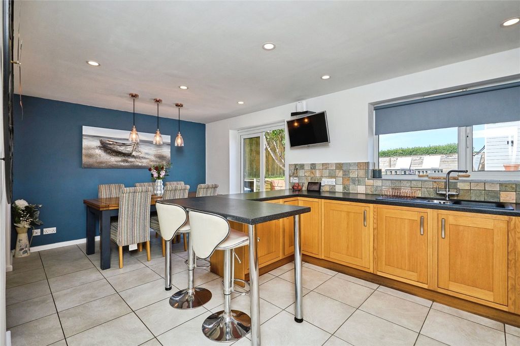 Additional image 7 of 4 bed detached house for saleHorsebridge Hill, Newport, Isle Of Wight PO30
