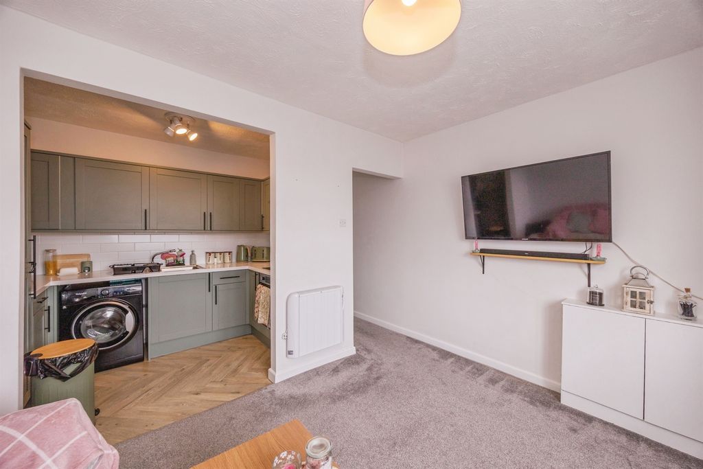 Additional image 4 of 1 bed flat for saleArundel Street, Portsmouth PO1