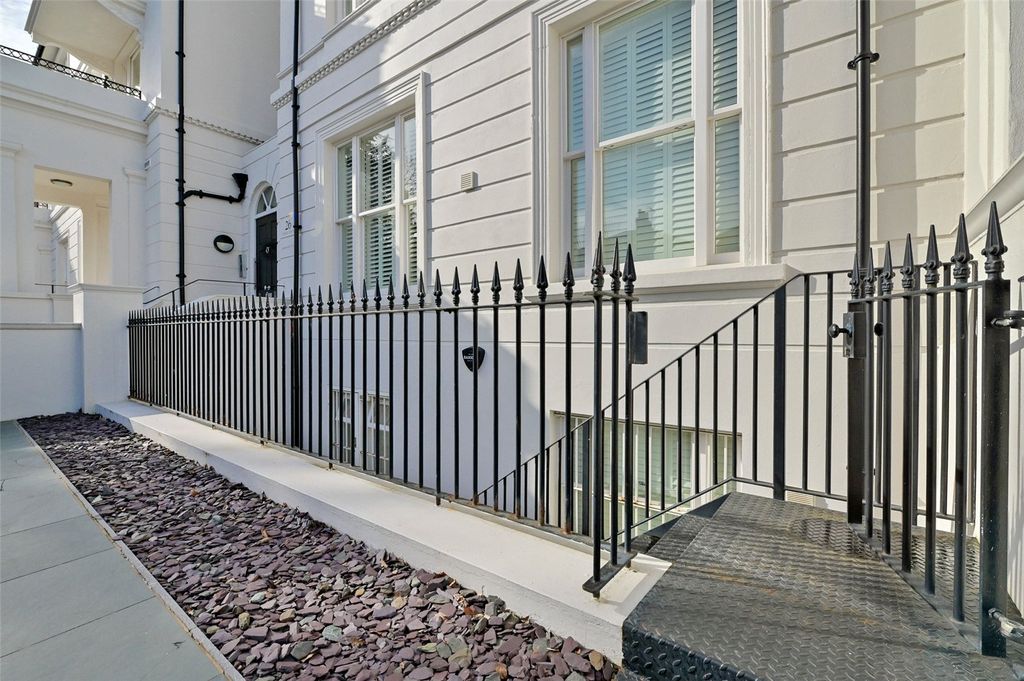 Additional image 27 of 3 bed flat for saleThe Residence, 26 Trinity Place, Windsor, Berkshire SL4