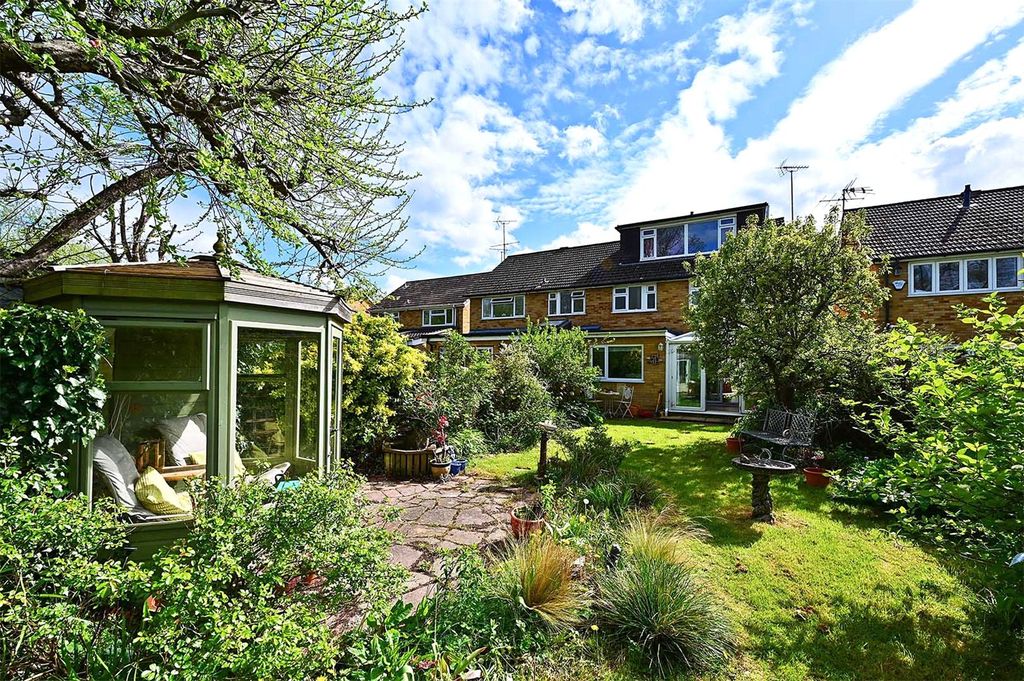 Additional image 6 of 4 bed semi-detached house for saleWeybridge Mead, Yateley, Hampshire GU46