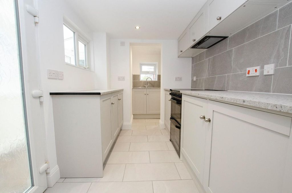 2 bed semi-detached house for saleCommercial Street, Southampton SO18 photo 5
