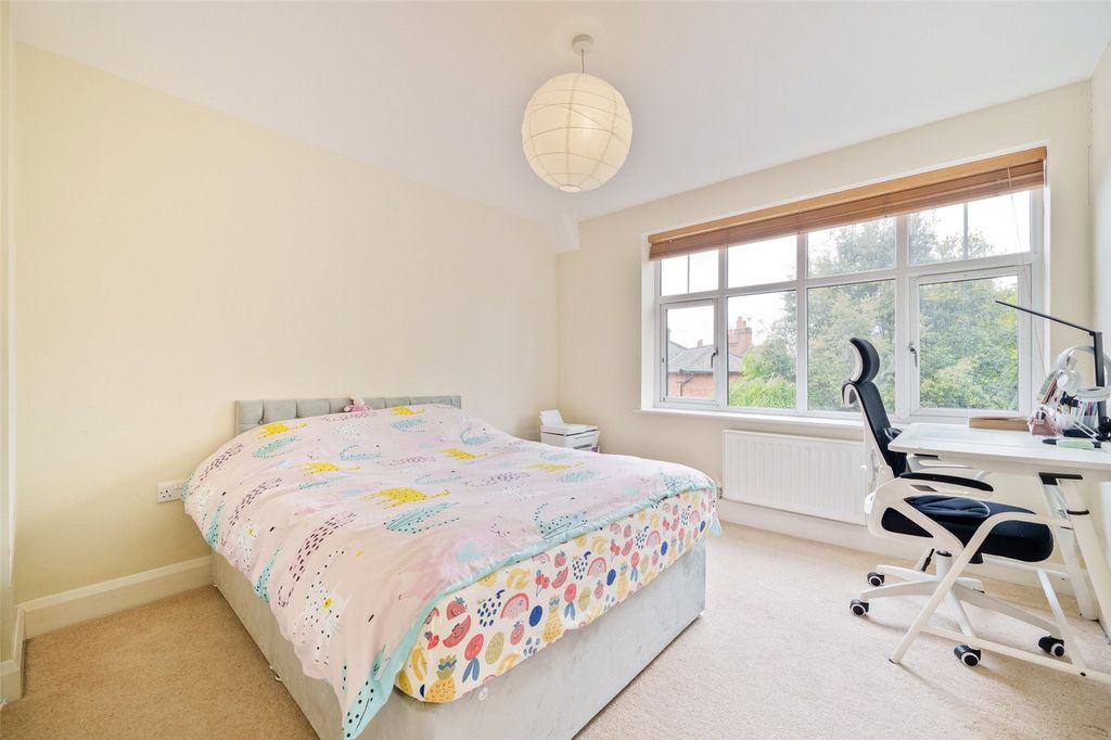 Additional image 7 of 2 bed flat for saleMilton Road, Wokingham, Berkshire RG40