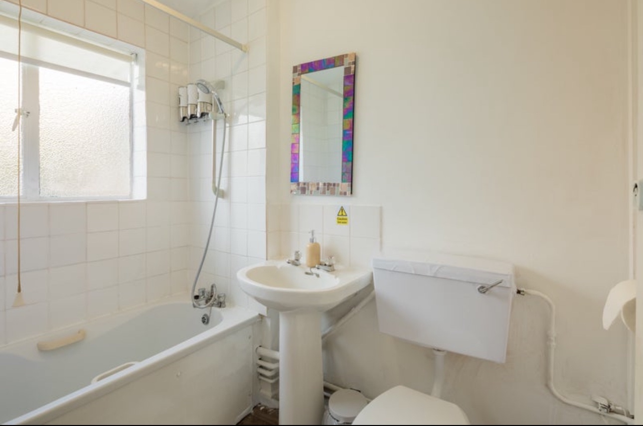 Room in a Shared House, Newmarket Road, CB5, N1 7GU photo 5