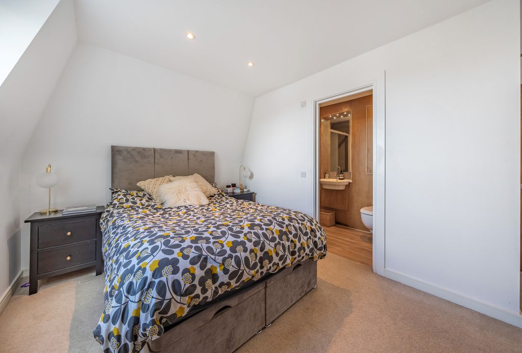 Additional image 10 of 2 bed flat for saleOrchard Court, The Avenue, Worcester Park KT4