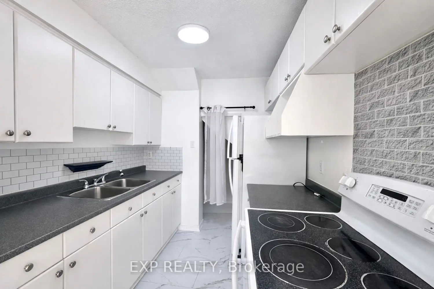 Additional image 9 of 11C Sonnet Crescent