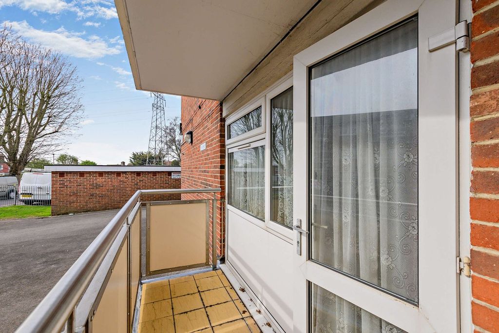 Additional image 13 of 3 bed flat for saleHalstead Road, Portsmouth PO6