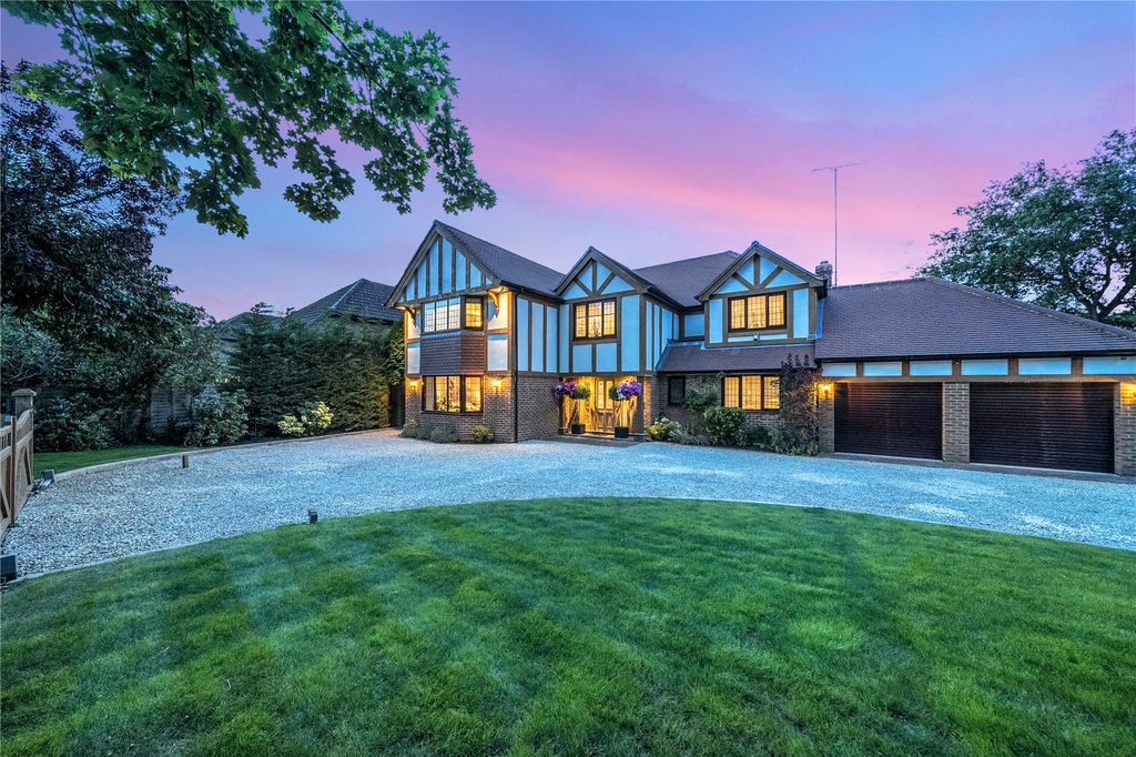 5 bed detached house for saleRidgway, Pyrford GU22
