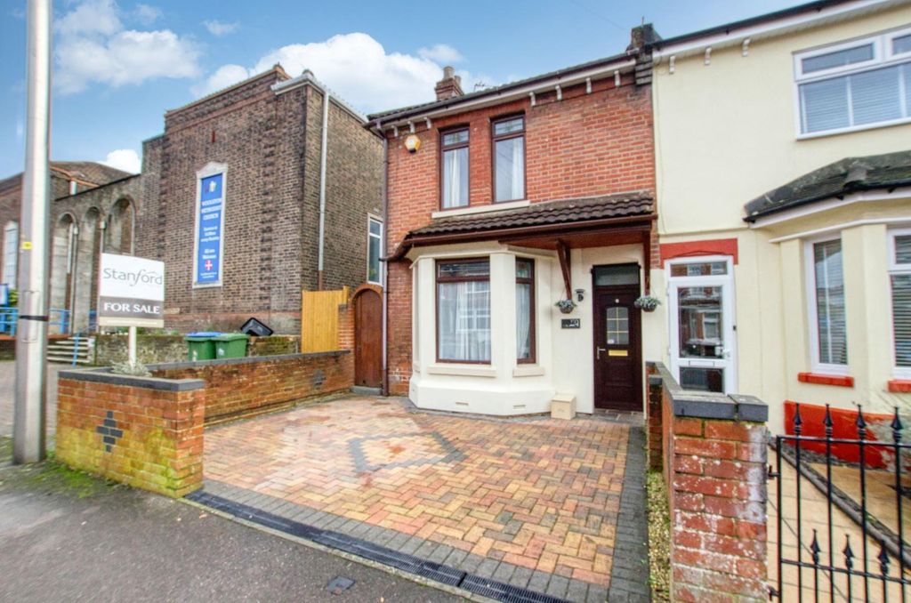 3 bed end terrace house for saleManor Road North, Southampton SO19
