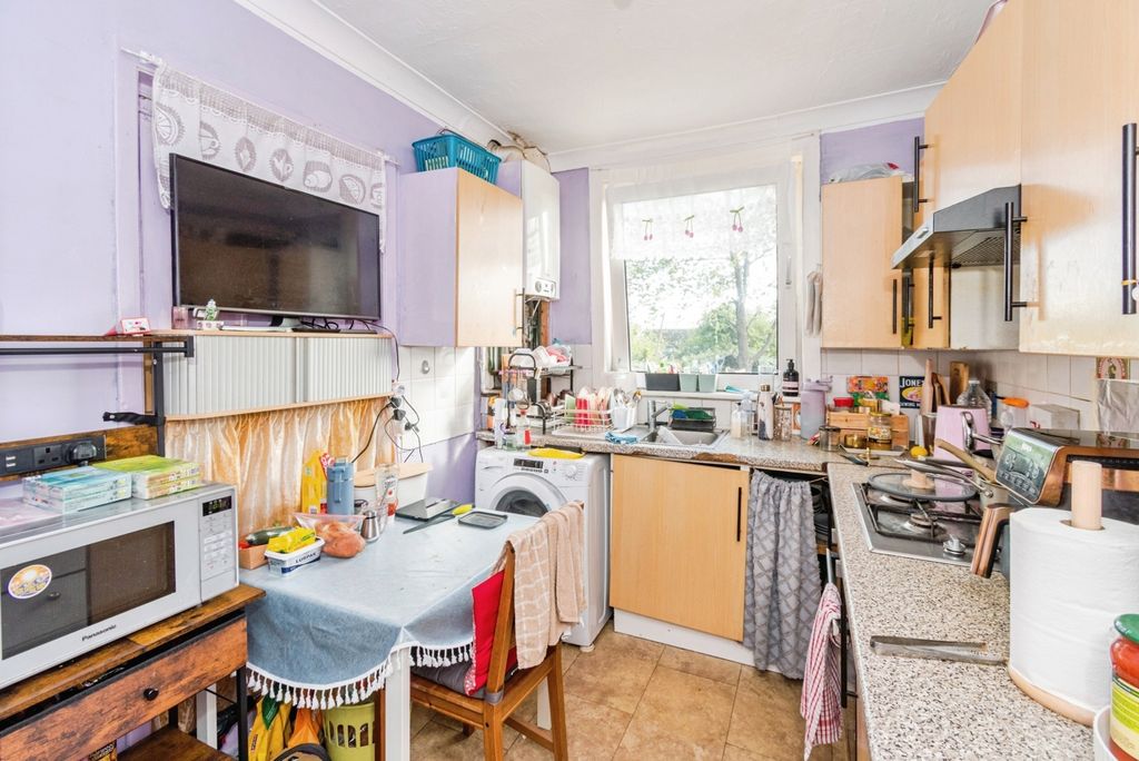Additional image 8 of 3 bed semi-detached house for saleHarefield Road, Southampton, Hampshire SO17
