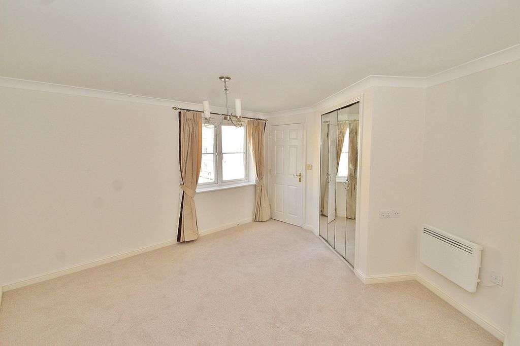 Additional image 4 of 2 bed flat for saleOtters Court, Witney OX28