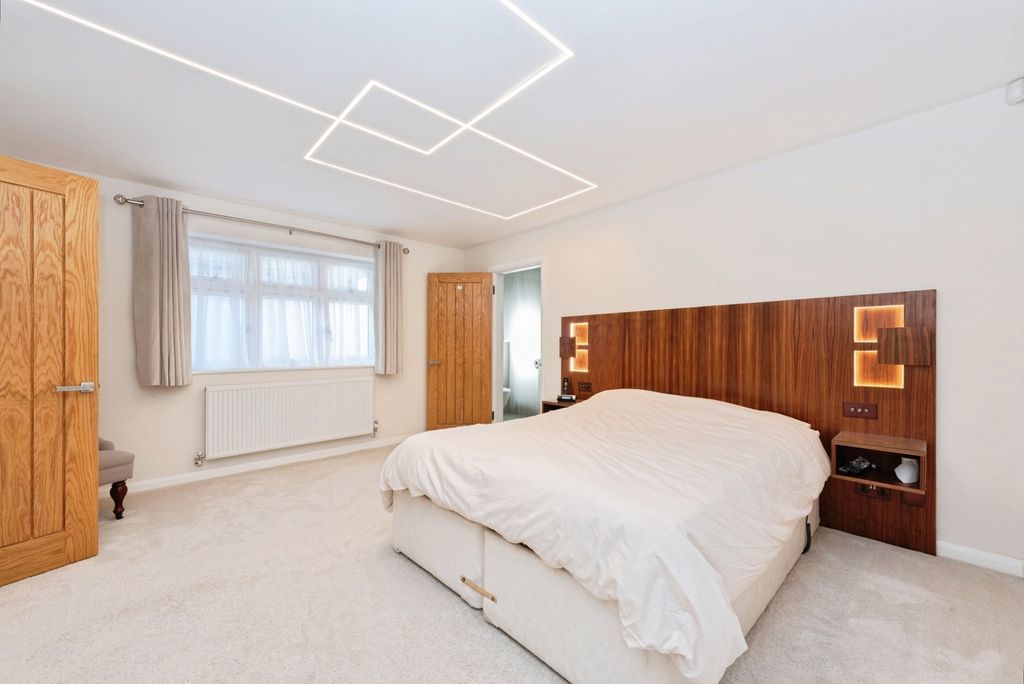 Additional image 10 of 4 bed bungalow for saleGrafton Road, Worcester Park, Surrey KT4