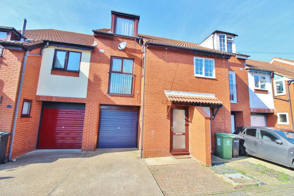 3 bed town house for saleFourth Street, Fratton PO1