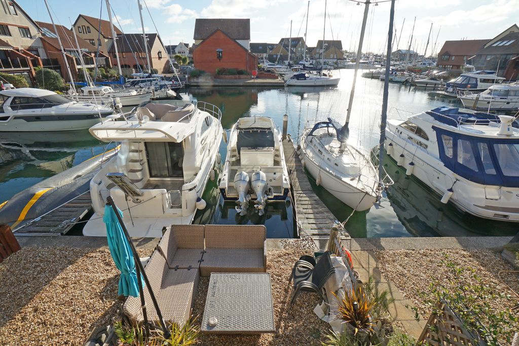 Additional image 10 of 3 bed town house for saleNewlyn Way, Port Solent PO6