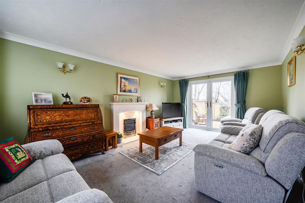 Additional image 6 of 5 bed detached house for saleDunsmore Gardens, Yateley, Hampshire GU46