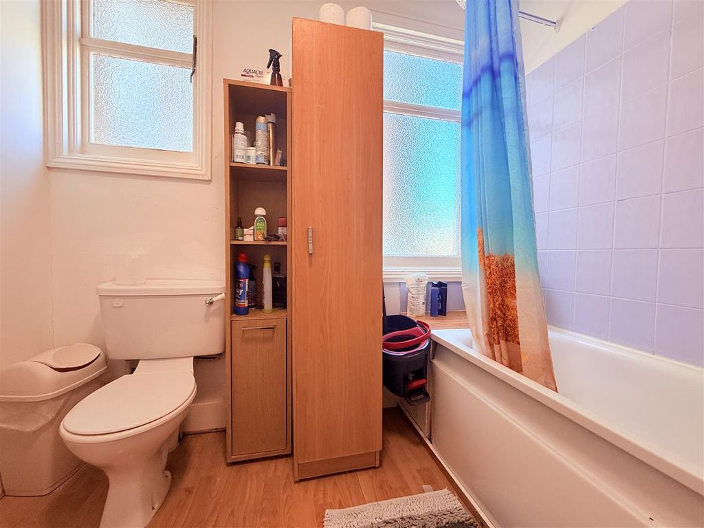 Additional image 11 of 3 bed flat for saleWoodthorpe Road, Ashford TW15