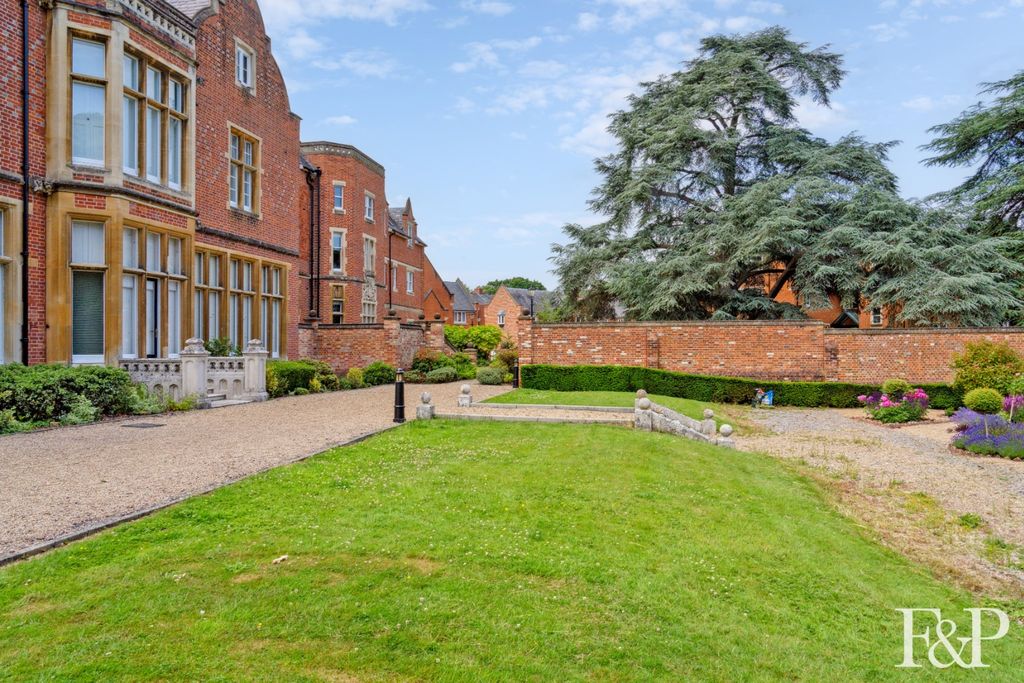 Additional image 16 of 2 bed flat for saleLongbourn, Windsor SL4