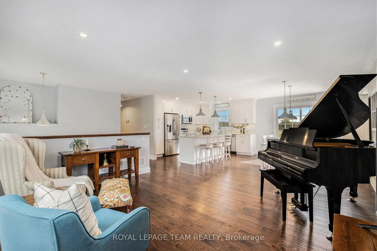 1503 Hyndman Road photo 3
