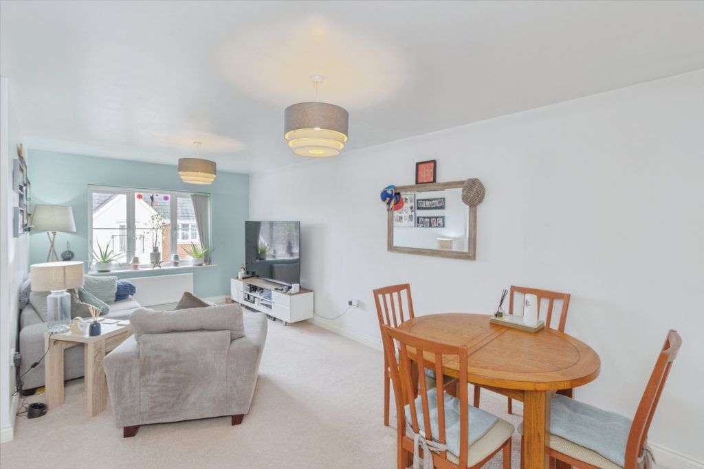 2 bed flat for saleHavelock Gardens, Leicester LE4 photo 5