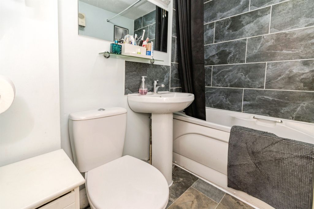 Additional image 13 of 2 bed flat for saleWestridge Road, Southampton SO17
