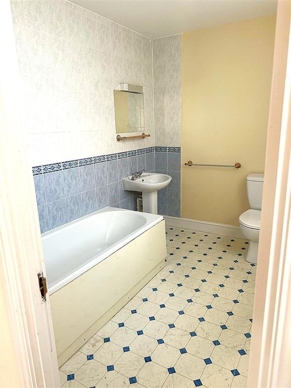 Additional image 15 of 3 bed flat for saleRockingham Road, Cottingham LE16