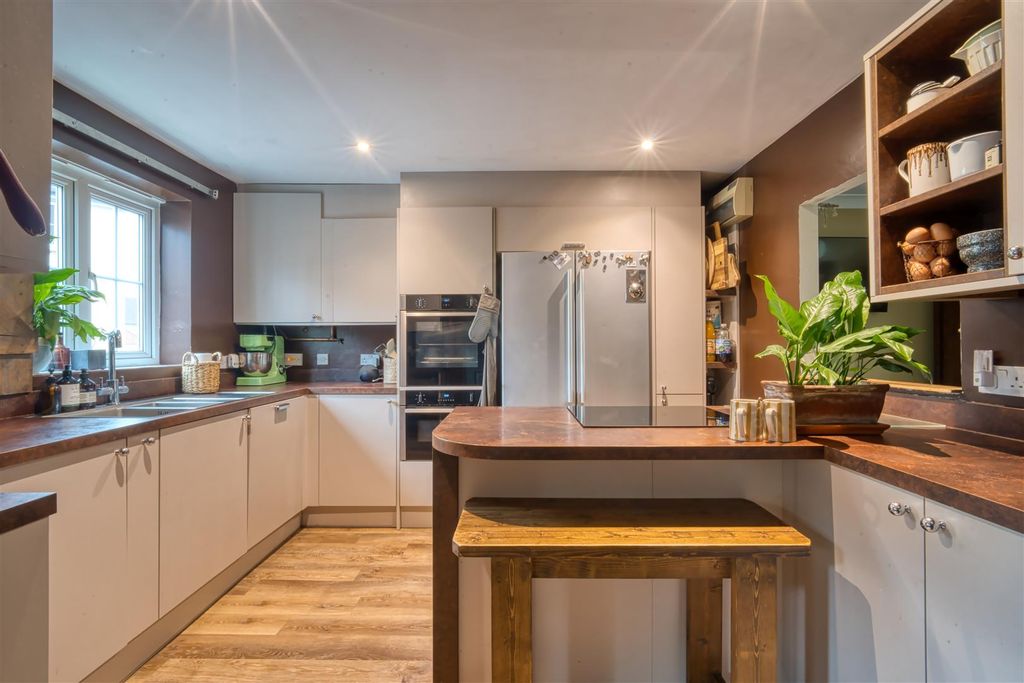Additional image 7 of 3 bed semi-detached house for saleBayfields, Gillingham SP8