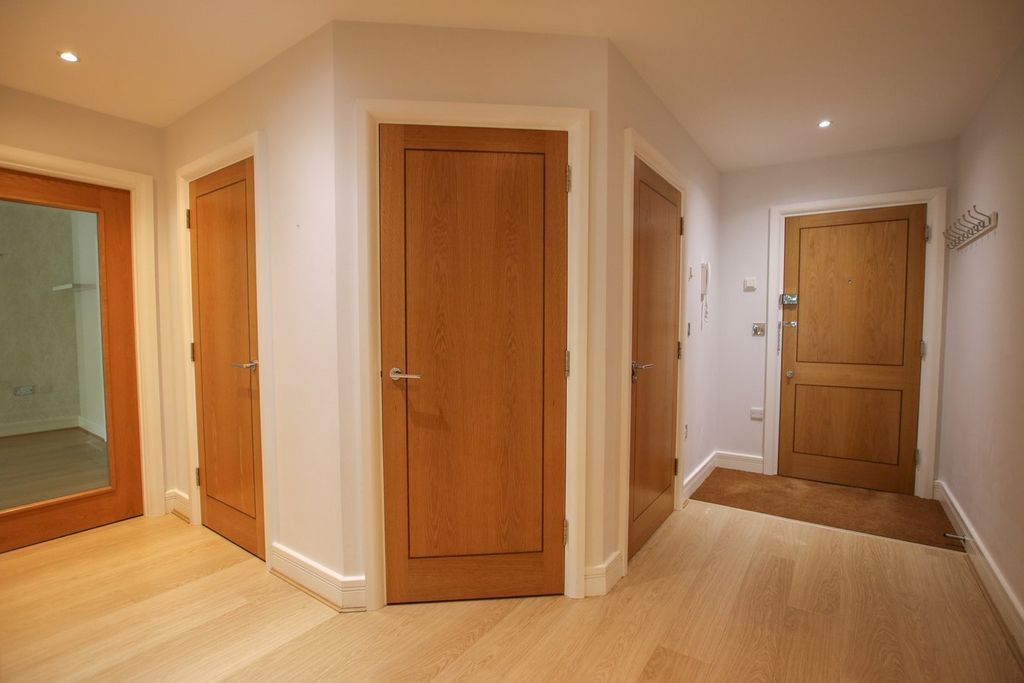 Additional image 18 of 2 bed flat for saleRectory Road, Wokingham RG40