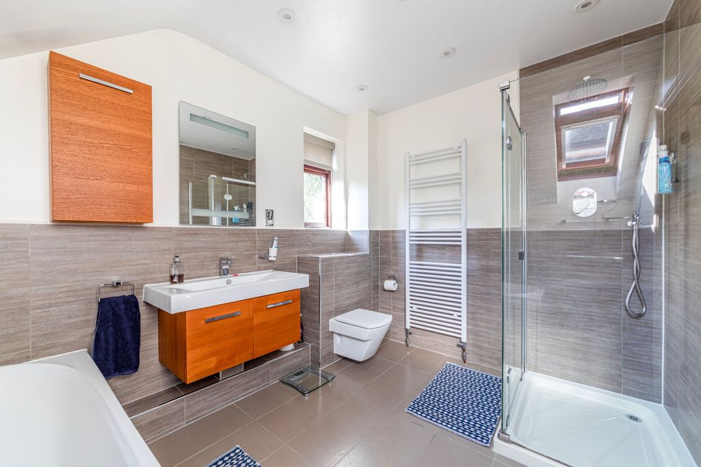 Additional image 25 of 5 bed detached house for salePyrford, Surrey GU22
