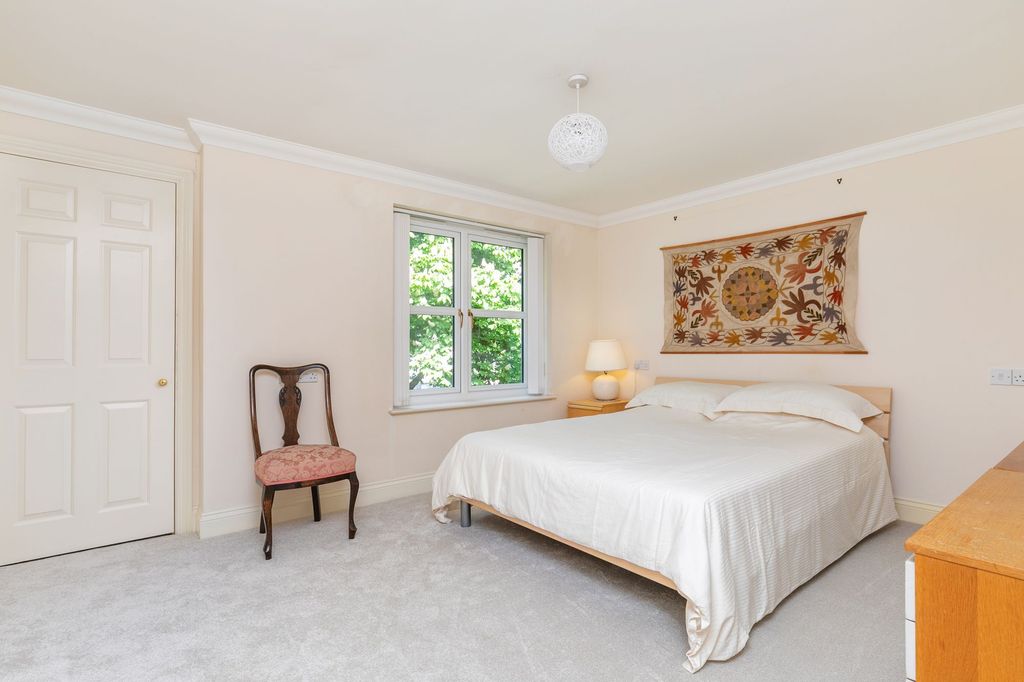 Additional image 8 of 2 bed flat for saleWyke Mark, Winchester SO22
