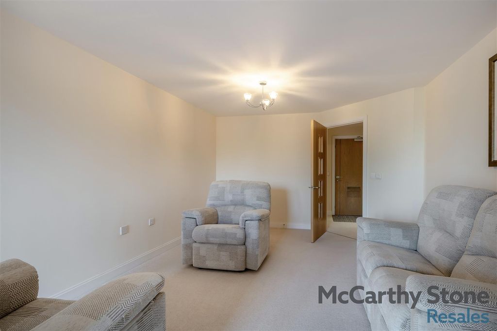 2 bed flat for saleBrindley Gardens, Bilbrook, Wolverhampton WV8 photo 3