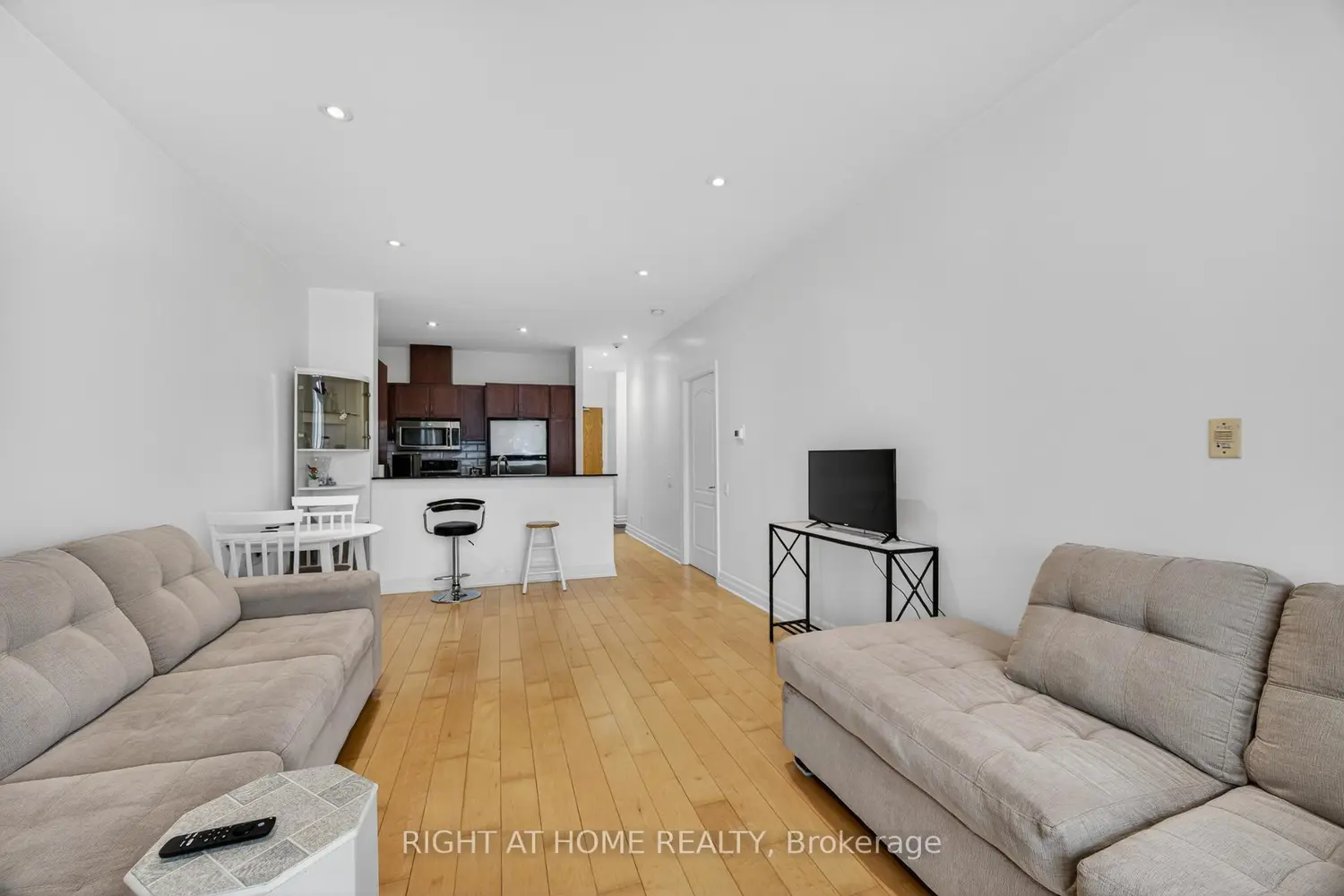 Additional image 7 of 44 Bond Street 518