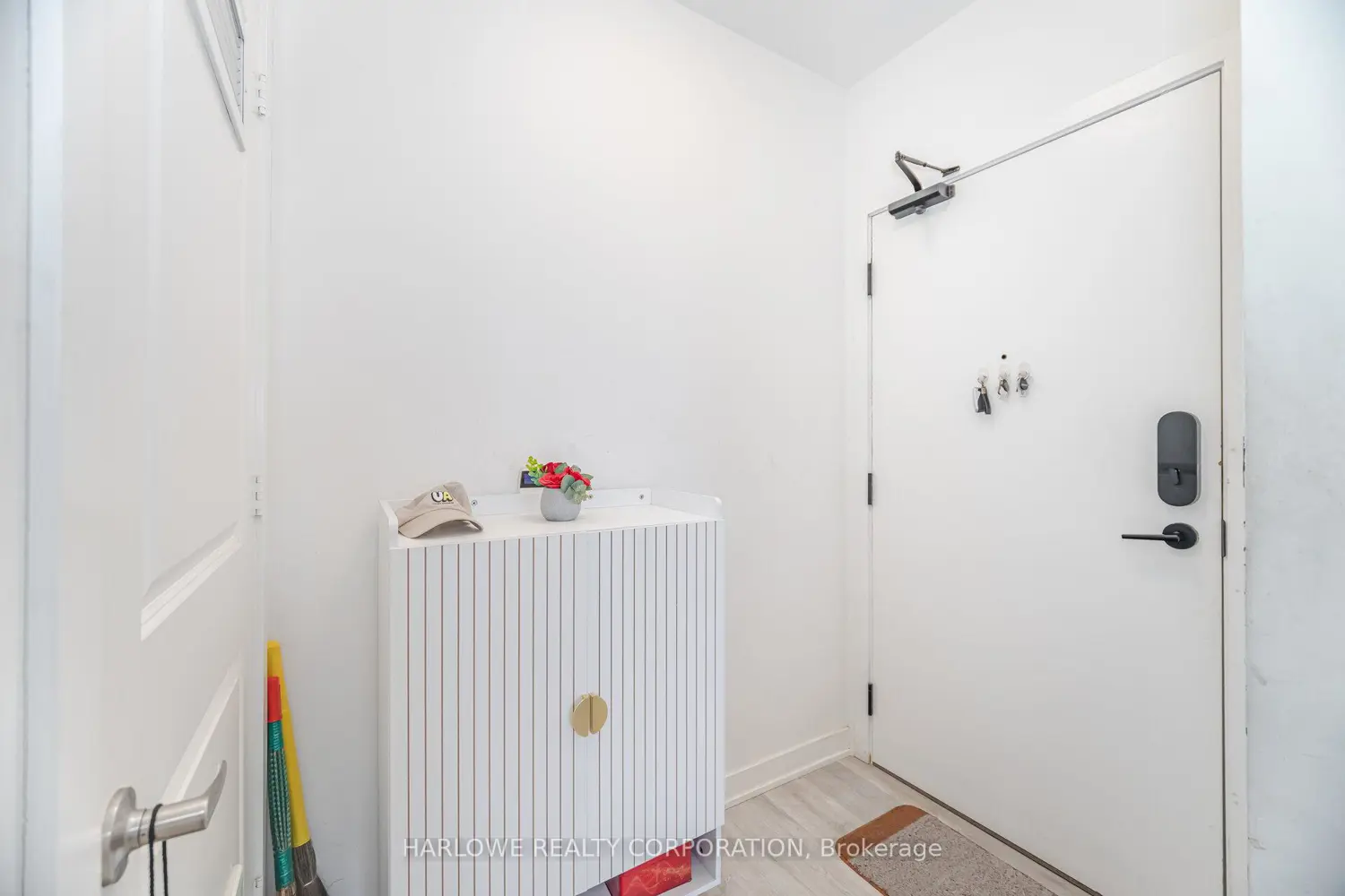 Additional image 6 of 4655 Metcalfe Avenue 204