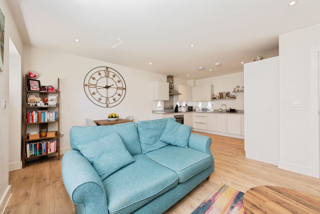 Additional image 8 of 2 bed flat for saleGatehouse Close, Ashford TW15
