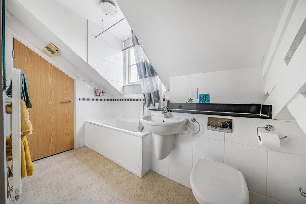 Additional image 10 of 2 bed flat for saleGunwharf Quays, Portsmouth PO1