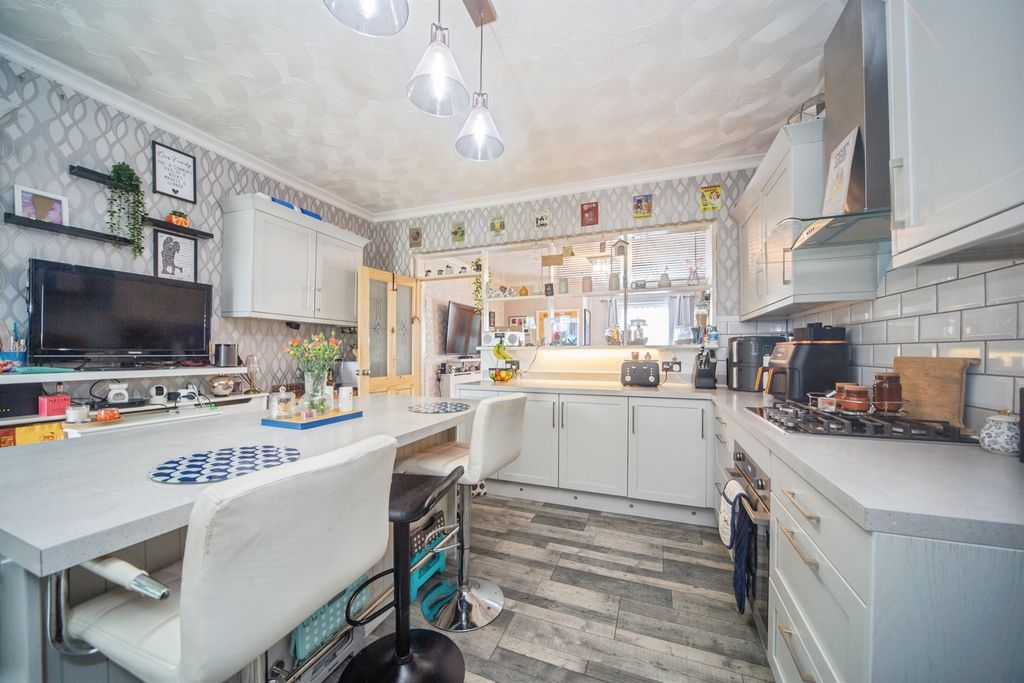 Additional image 5 of 2 bed flat for saleTwyford Avenue, Portsmouth PO2