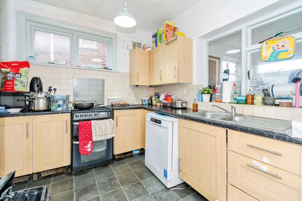 Additional image 5 of 3 bed semi-detached house for saleWilton Crescent, Upper Shirley, Southampton, Hampshire SO15