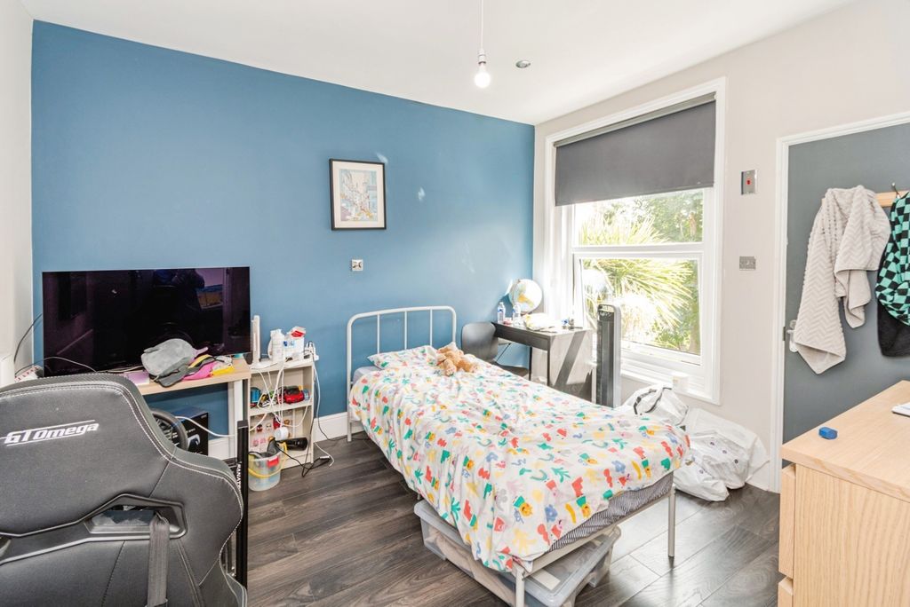 Additional image 3 of 3 bed semi-detached house for saleHill Lane, Southampton, Hampshire SO15