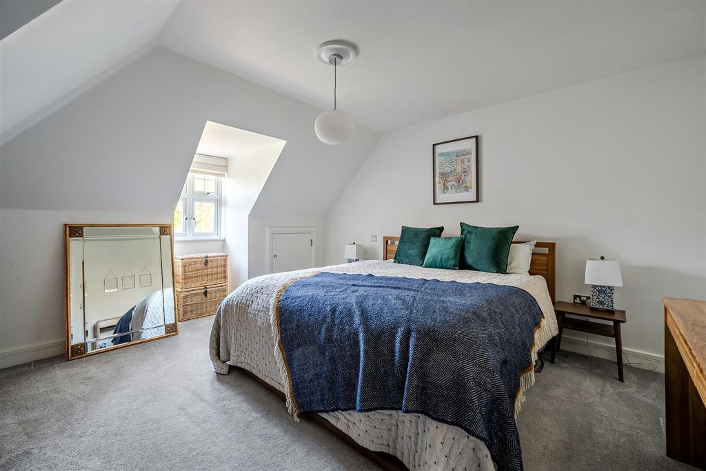 Additional image 12 of 2 bed flat for saleLanden House, Rectory Road Wokingham, Berkshire RG40