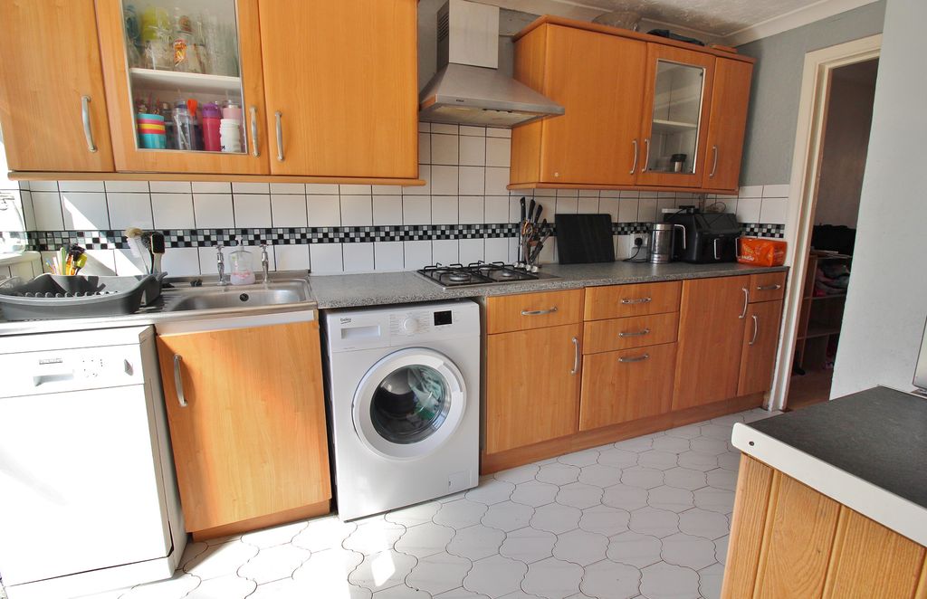 Additional image 5 of 3 bed terraced house for saleShelley Avenue, Poets Corner, Portsmouth PO6
