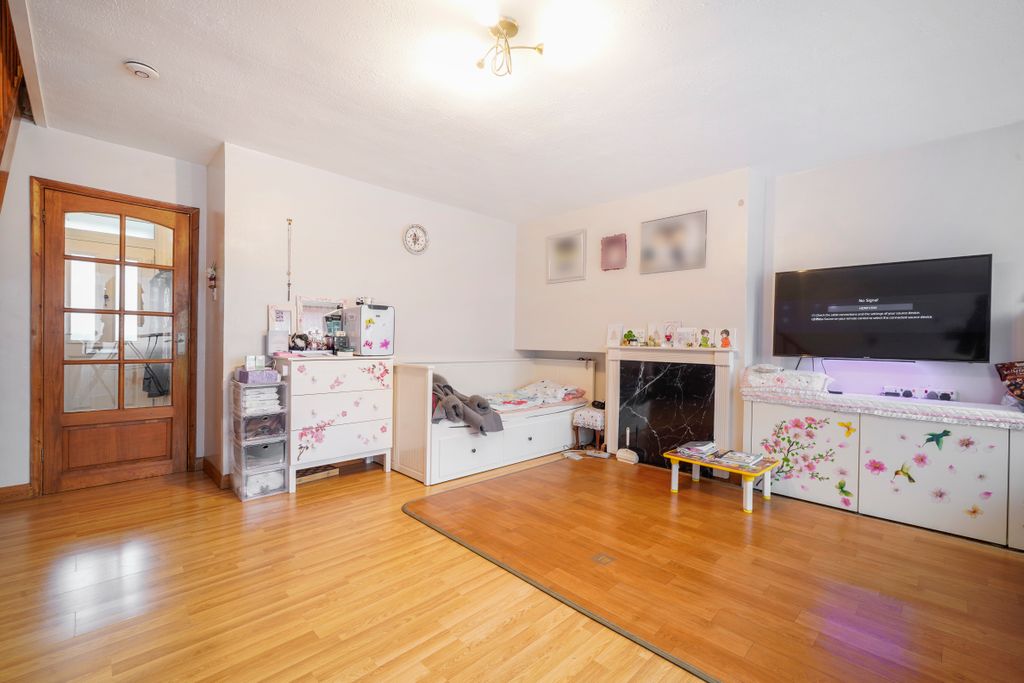 Additional image 5 of 3 bed flat for saleSheephouse Way, New Malden KT3