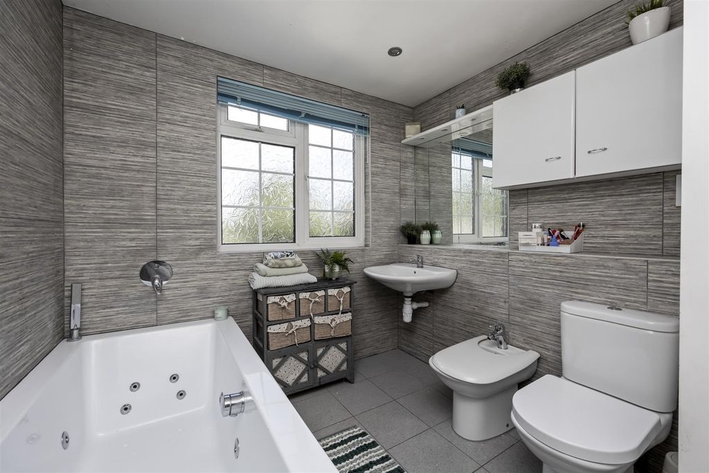 Additional image 20 of 5 bed detached house for saleMill Lane, Worthing BN13