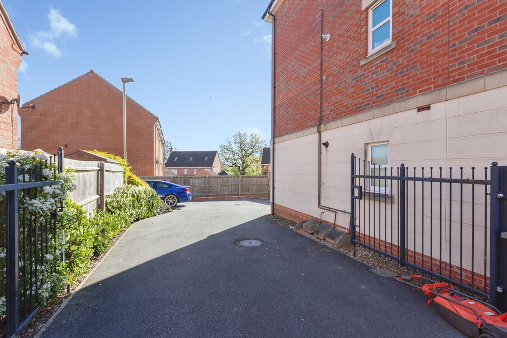 Additional image 14 of 2 bed flat for saleStillington Crescent, Hamilton, Leicester LE5