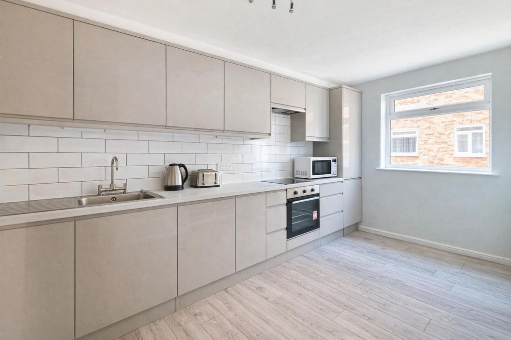 Additional image 2 of 2 bed flat for saleDrayton, Hampshire PO6