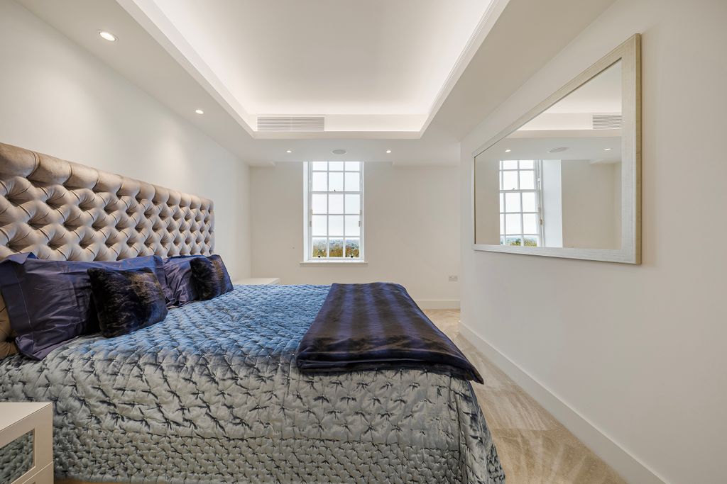 Additional image 12 of 2 bed flat for saleRichmond Hill, Richmond, London TW10
